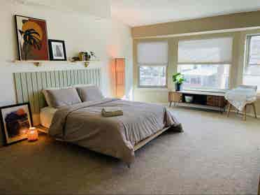 Spacious Room near RedRocks