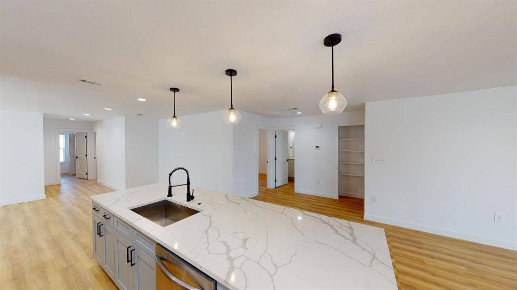 1 BR in Dallas