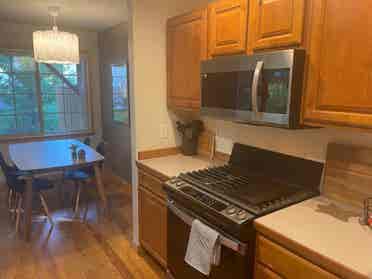 Private Bedroom in 3 br townhouse