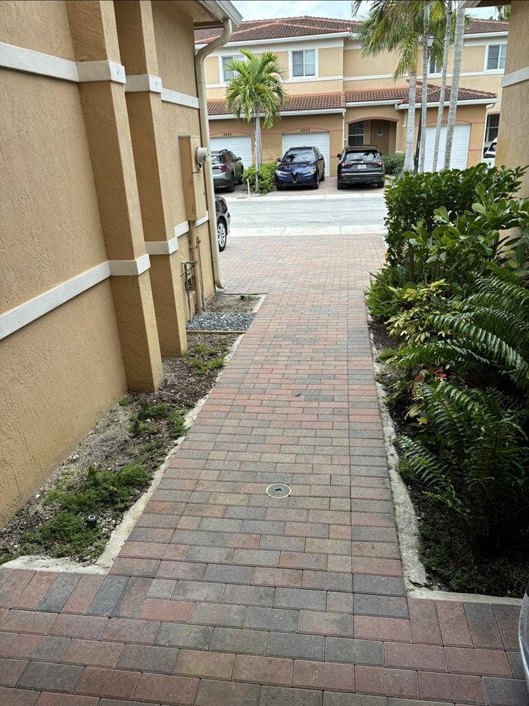 Excellent location Room x Rent