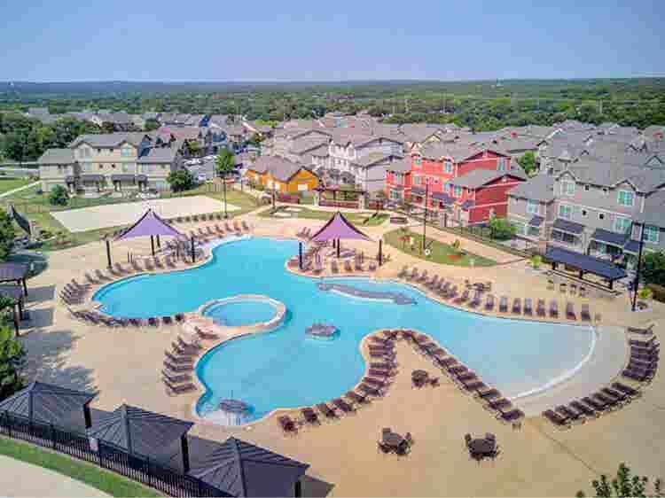 Apartment at the Retreat /month