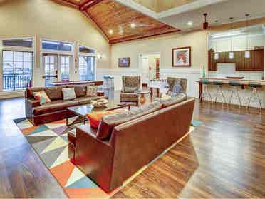 Apartment at the Retreat /month