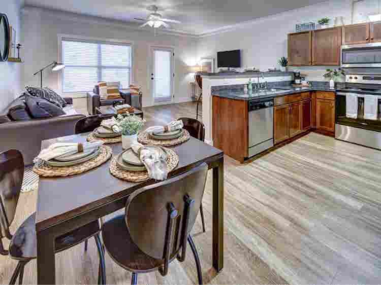 Apartment at the Retreat /month
