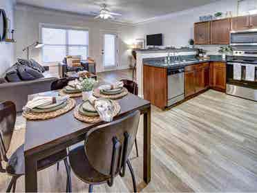 Apartment at the Retreat /month