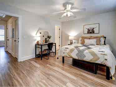 Apartment at the Retreat /month