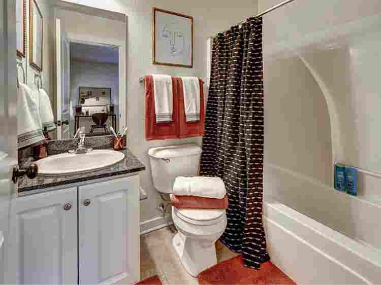 Apartment at the Retreat /month
