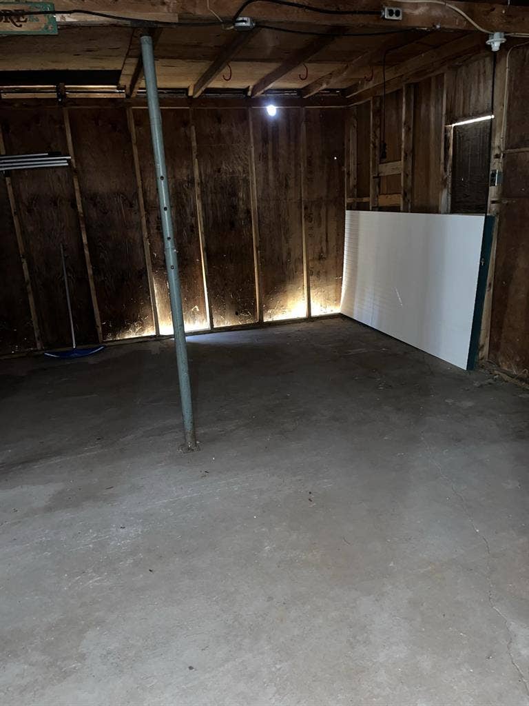 2 upstairs rooms for rent!