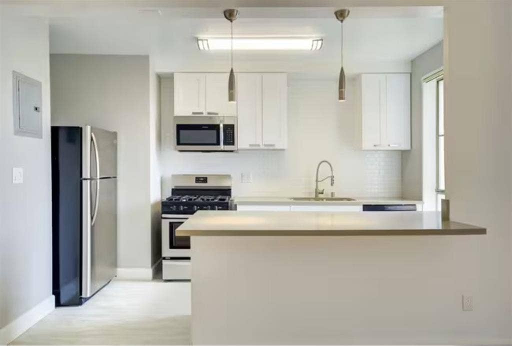 1 bedroom and bathroomm