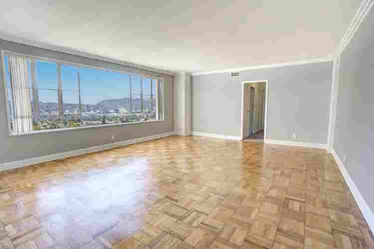 1 bedroom and bathroomm
