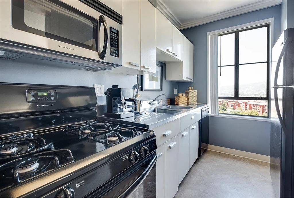 1 bedroom and bathroomm