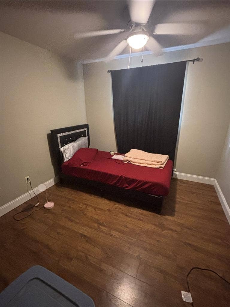 Looking for a roommateeeee