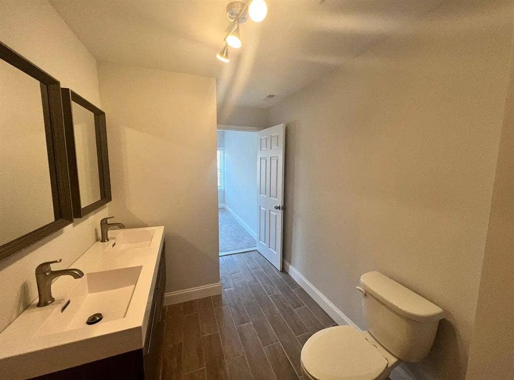 Modern Private Room w/ Bathroom