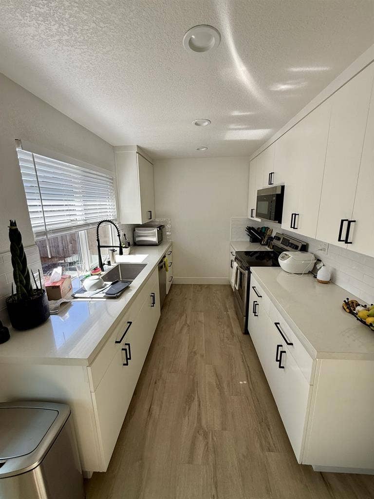 Room for rent in quiet clean house