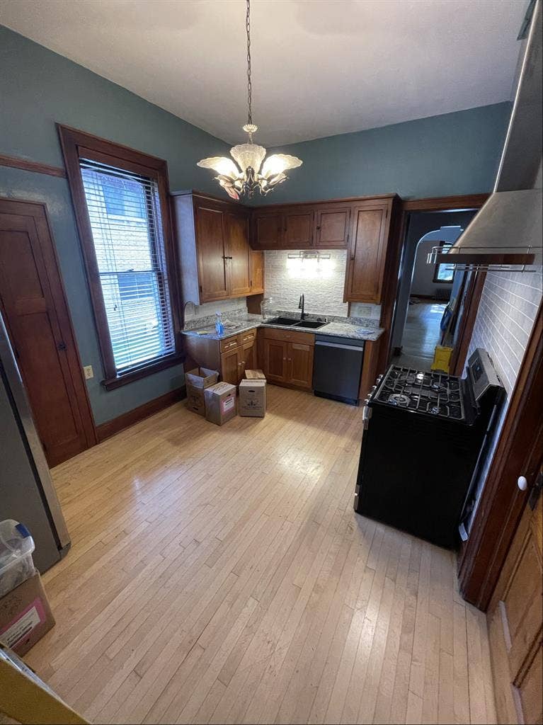 Looking for a ROOMMATE