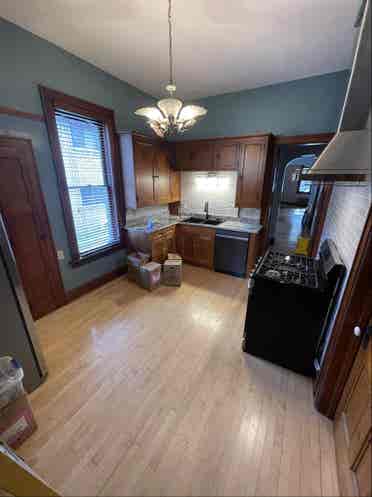 Looking for a ROOMMATE