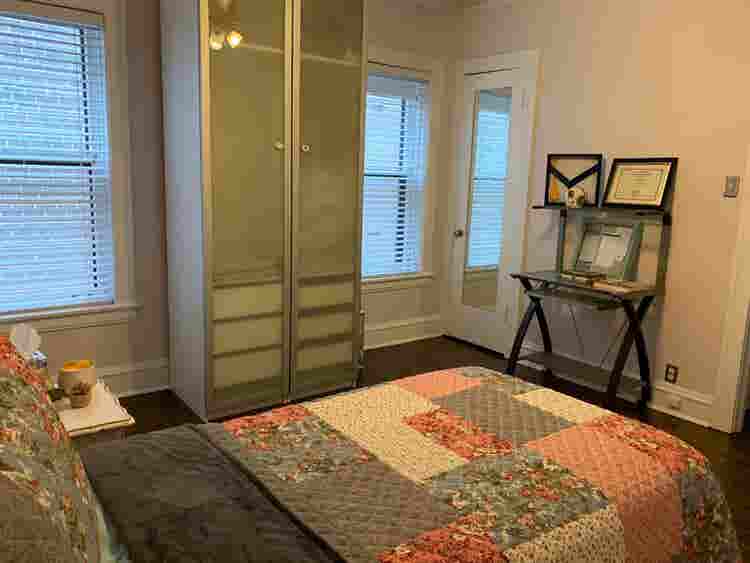 Beautiful sunny condo near lake
