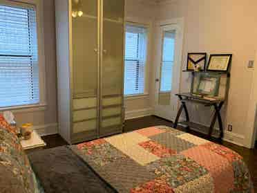 Beautiful sunny condo near the lake