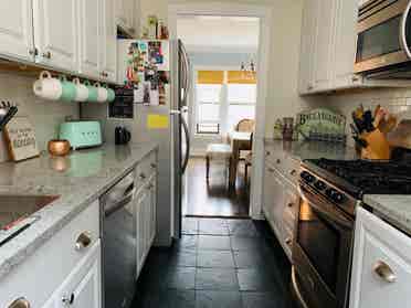 Beautiful sunny condo near the lake