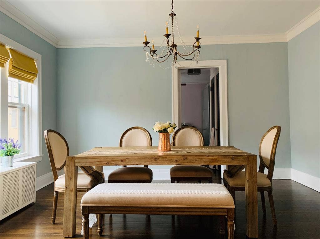 Beautiful sunny condo near lake