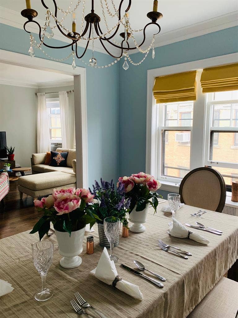 Beautiful sunny condo near lake