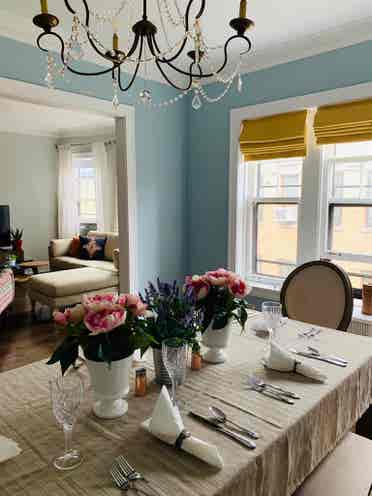 Beautiful sunny condo near the lake