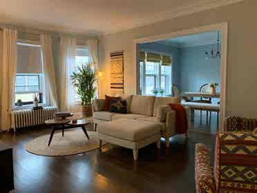 Beautiful sunny condo near the lake