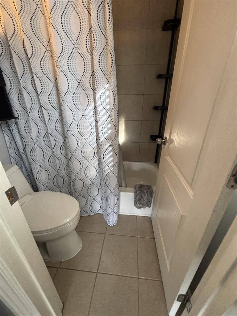 Furnished bath Cozy Condo