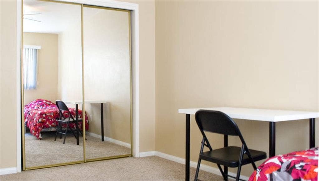 SHARED ROOM- pacific beach