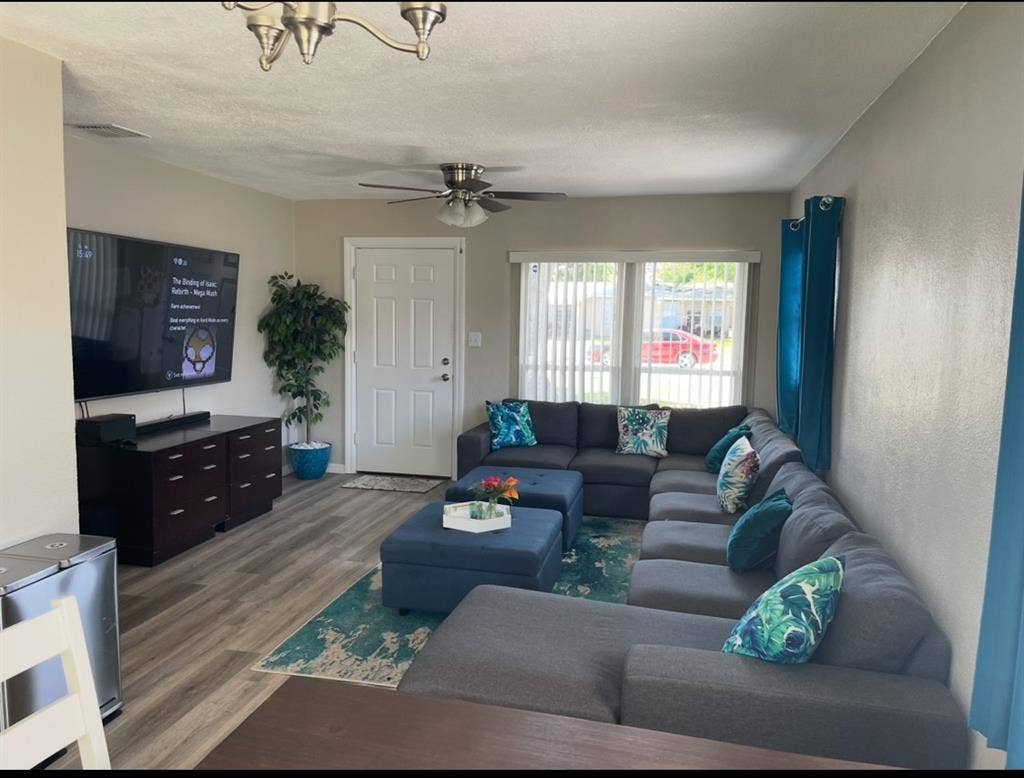 Room next to Universal studios!