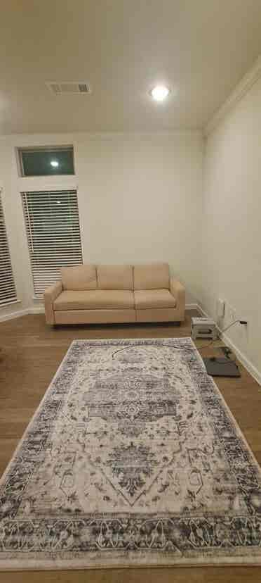 SEMI-FURNISHED ROOMS FOR RENT