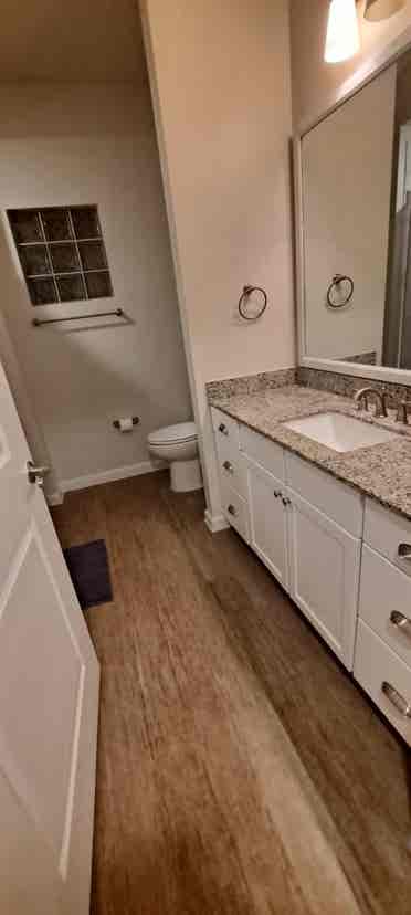 SEMI-FURNISHED ROOMS FOR RENT