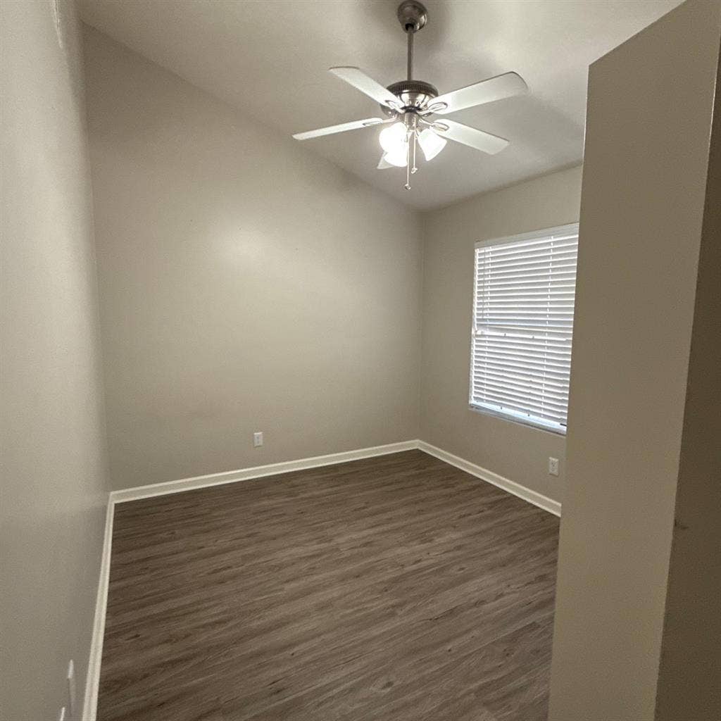 Room for rent with shared bathroomm