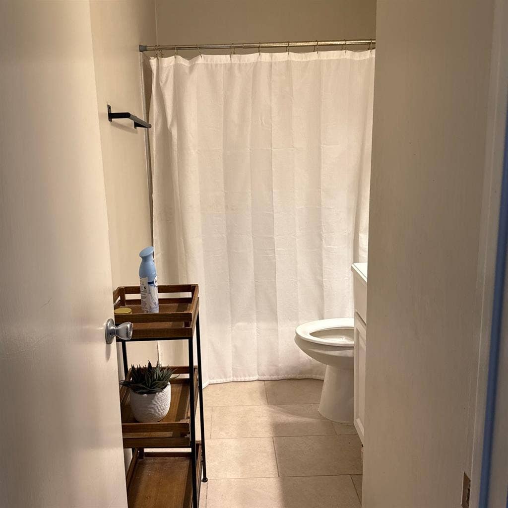 Room for rent with shared bathroomm