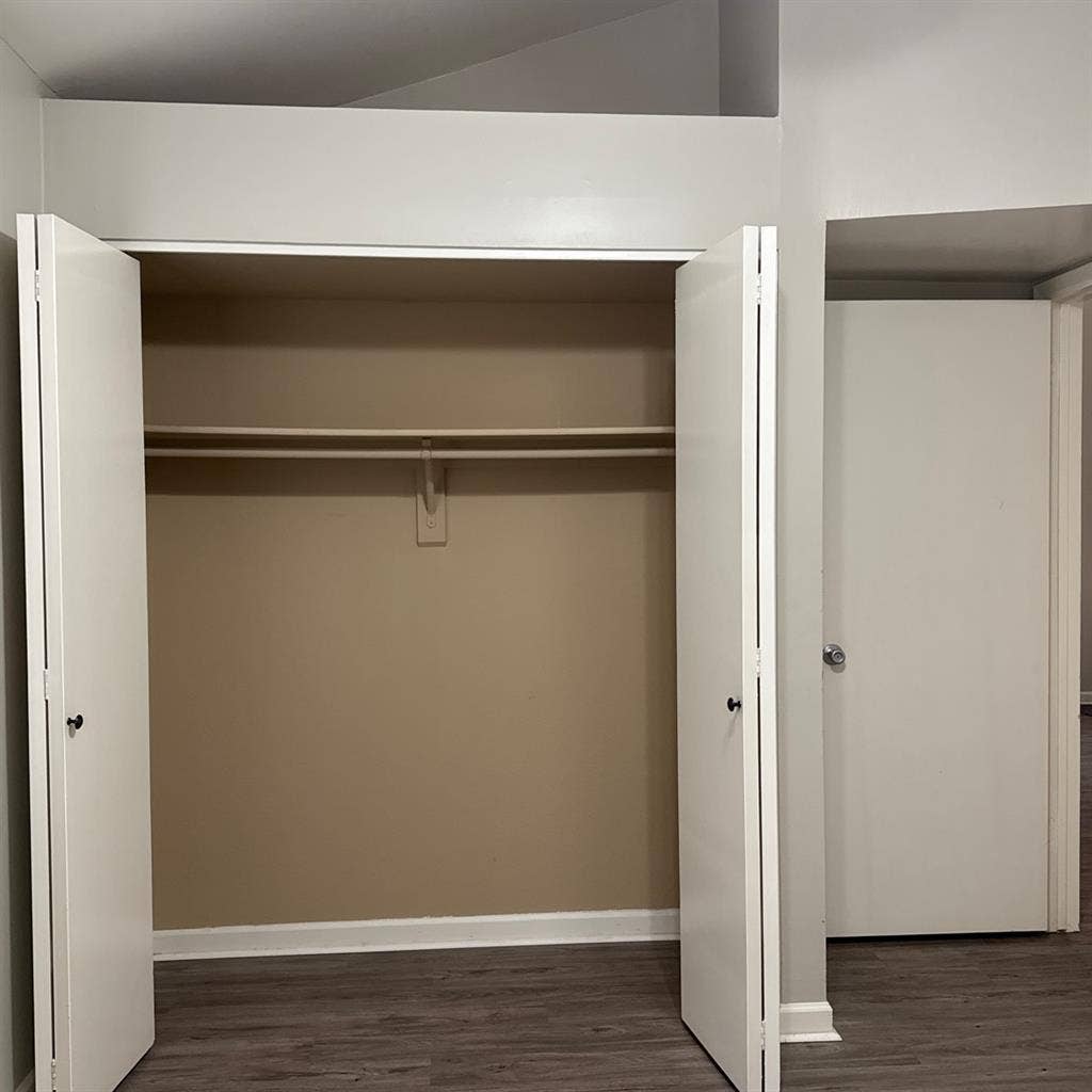 Room for rent with shared bathroomm