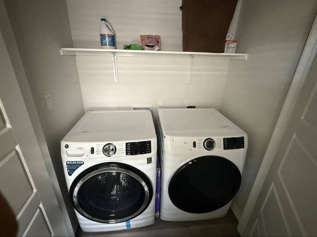 Looking for roommates. ABP