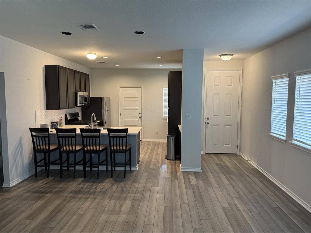 Looking for roommates. ABP