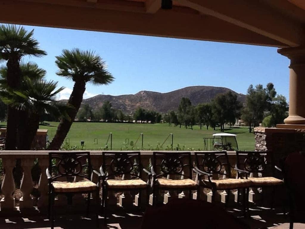 Live in the Sun Lakes Country Club