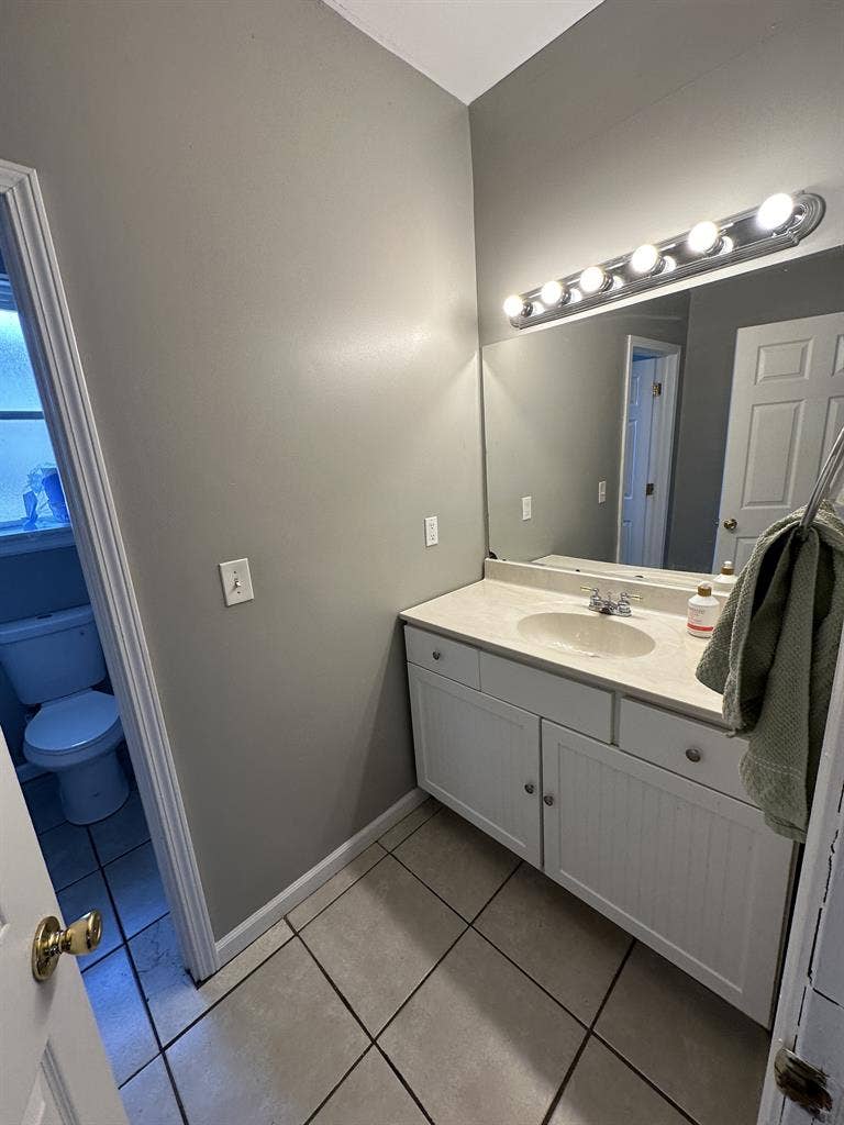 COZY APT CLOSE TO UC AND OTR