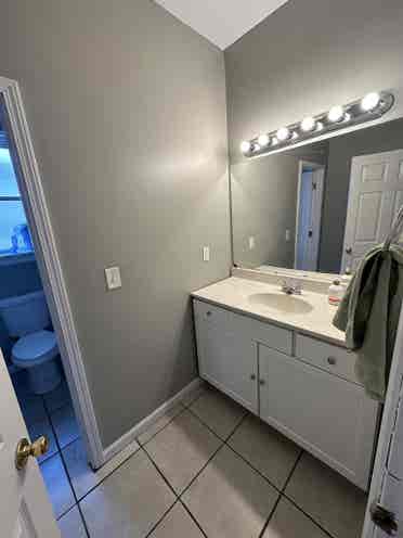COZY APT CLOSE TO UC AND OTR
