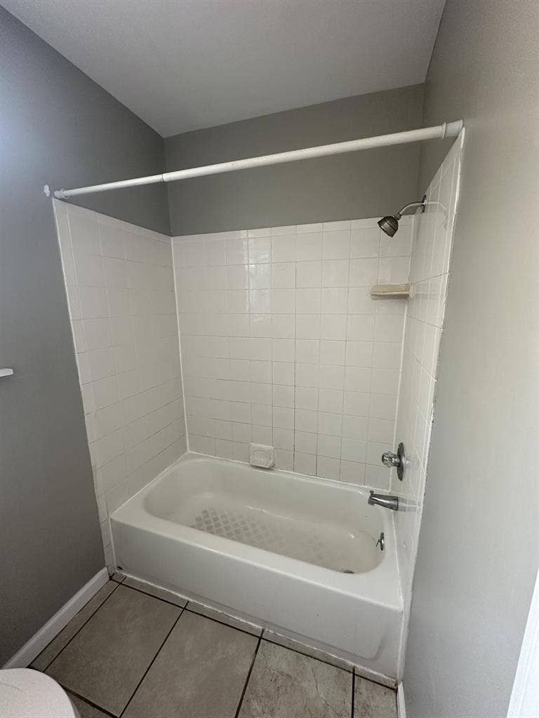 COZY APT CLOSE TO UC AND OTR