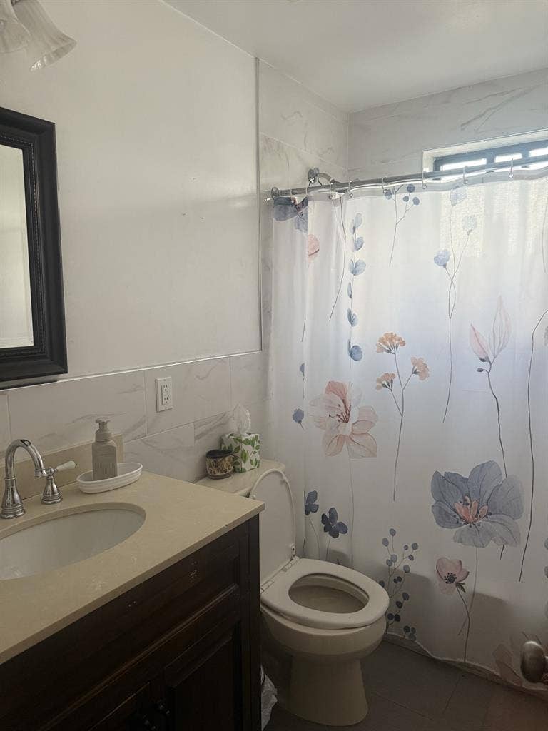 Looking for a roommate