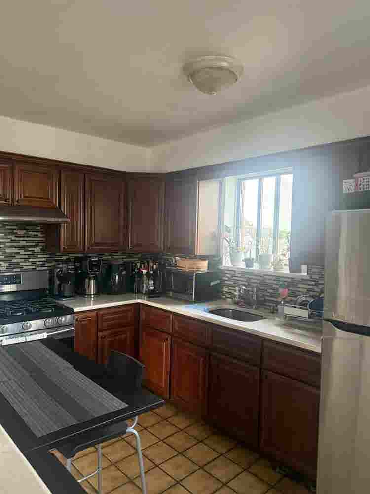 Looking for a roommate