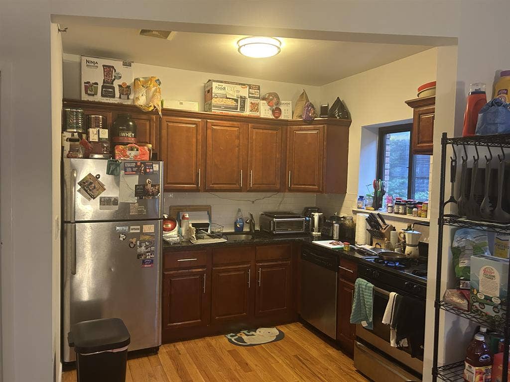 Room for rent-$