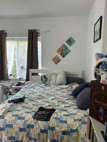 Room for rent-$
