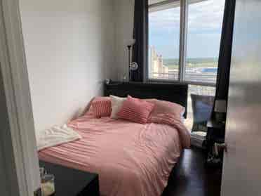 1 ROOM W BATHROOM ON HARBOURFRONT