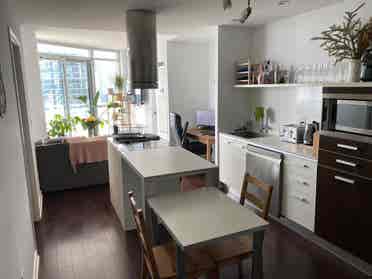 1 ROOM W BATHROOM ON HARBOURFRONT