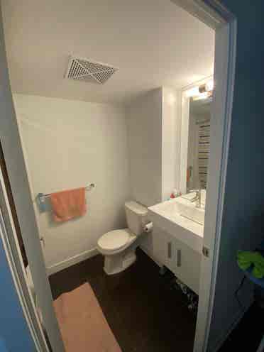 1 ROOM W BATHROOM ON HARBOURFRONT