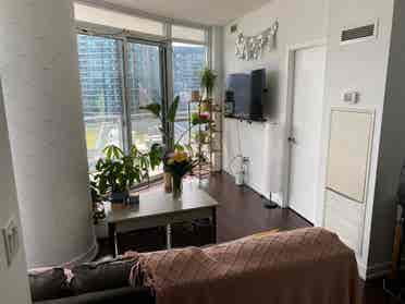 1 ROOM W BATHROOM ON HARBOURFRONT