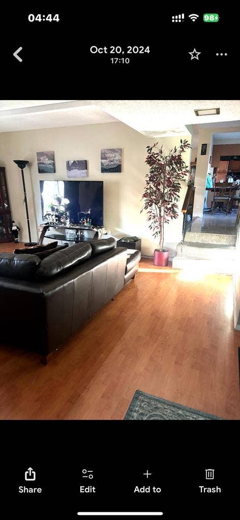 Upstairs furnished/unfurnished room