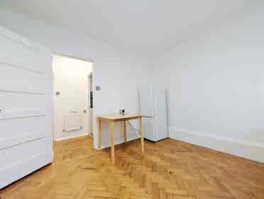 Charming One-Bed Studio with Balcon